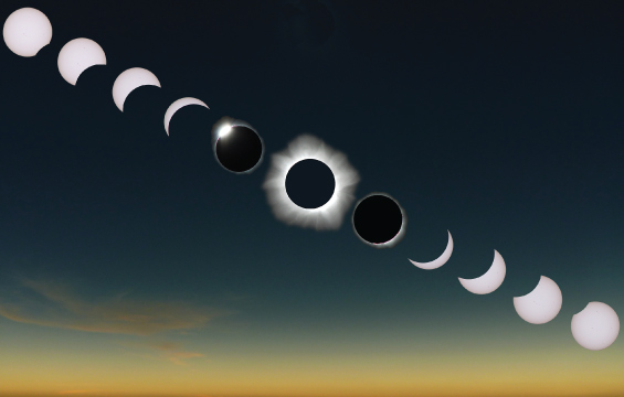 Séquence de l'éclipse solaire totale du 14 novembre 2012 non loin de la Nouvelle-Calédonie. En diagonale, les phases de l'éclipses se suivent du coin inférieur droit au coin supérieur gauche.